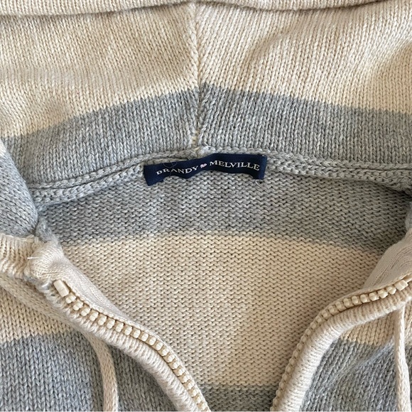 Brandy Melville Alana Hoodie NWOT - Picture 3 of 4